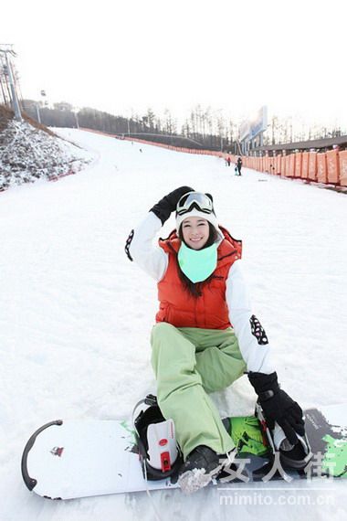 韩国MM 冬季最新滑雪甜美出游装